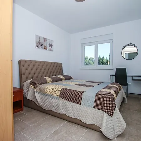 Elody Gostinjska kuća 3*